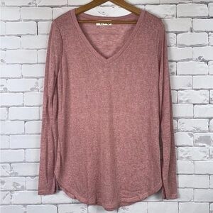 Women's Pink V-Neck Top Medium NWOT Gorillacat boutique brand lightweight blouse